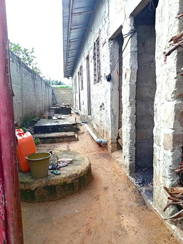 Propriété à Djrègbé (Maison + Boutique - Titre Foncier) – Image 2
