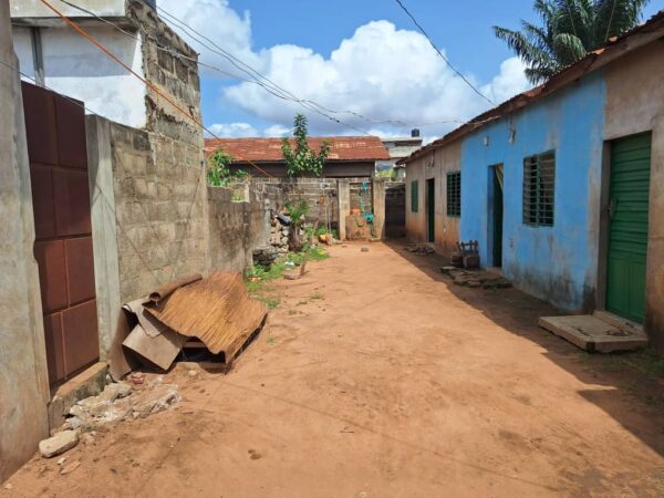 Parcelle en Angle à Djadjo, Abomey-Calavi - 476m² - Convention Affirmée - À 2min de 'Chez Ares' - Super Promo : 22,5M FCFA au lieu de 29M FCFA – Image 4