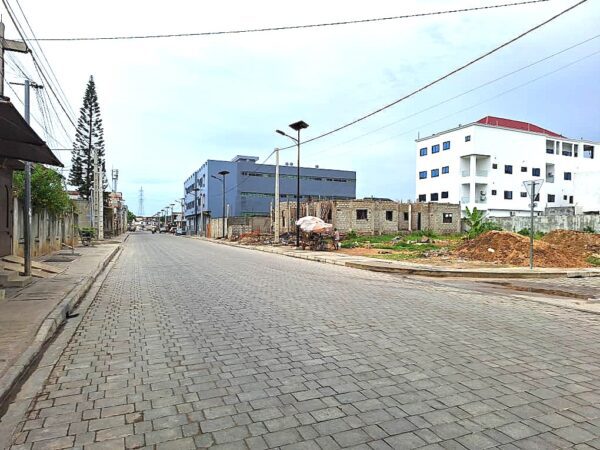 Parcelle en Angle à Sètovi, Cotonou - 410m² - TF Personnel en Cours - Bordure Pavée - Promotion Exclusive: 48M FCFA au lieu de 55M FCFA – Image 2